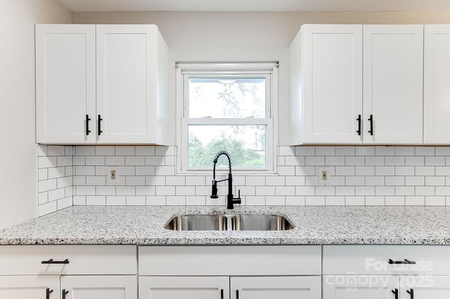 Building Photo - 4027 Bearwood Ave