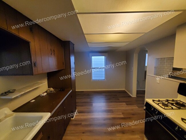 Building Photo - Private 1 bedroom house with Office space!!