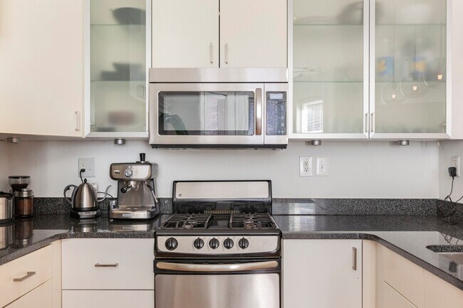 Building Photo - 1709 New Hampshire Ave NW