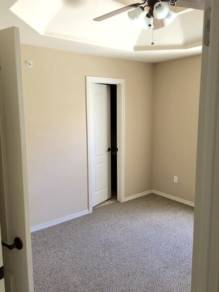 Building Photo - 1403 W Fig Ave