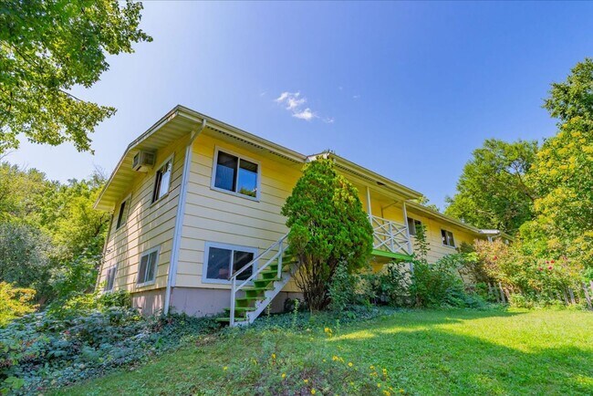 Building Photo - 6404 Maywood Ave