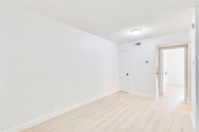 Building Photo - 2314 Parker Ln
