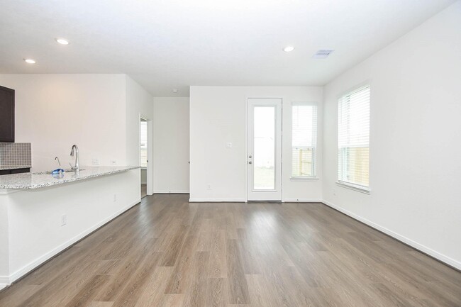 Building Photo - 25230 Benroe St