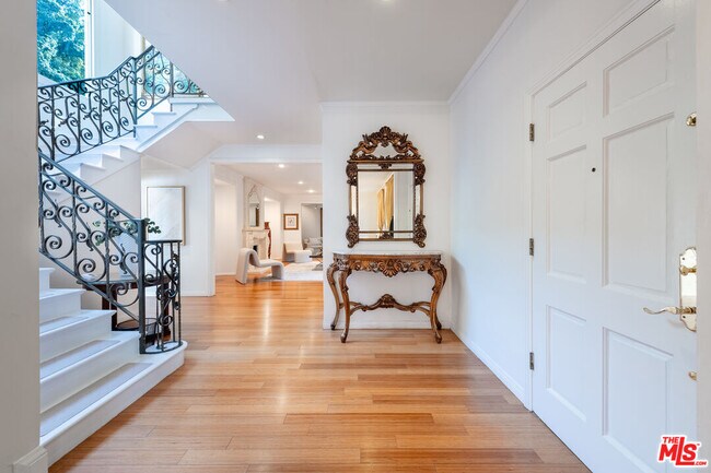 Building Photo - 1148 Coldwater Canyon Dr