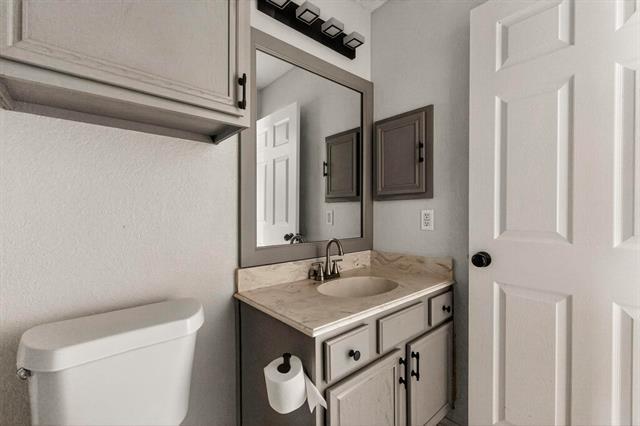 Building Photo - 2864 Hampshire Ln