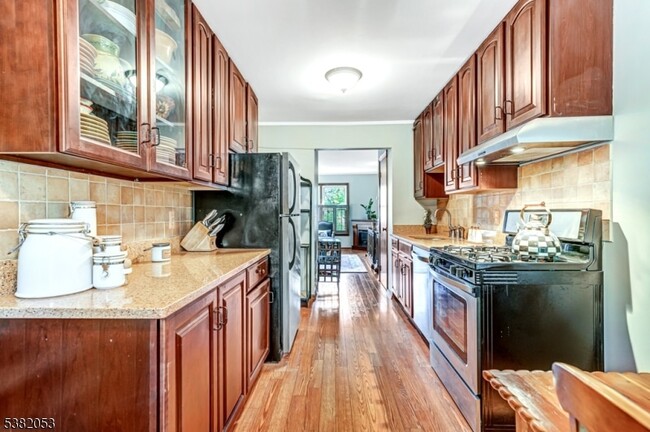 Building Photo - 2 Colonial Ct