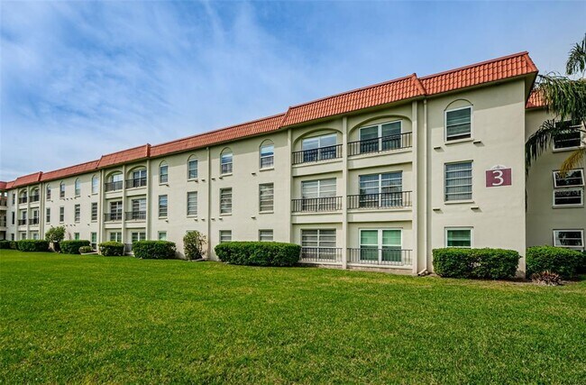 Building Photo - 2700 Bayshore Blvd