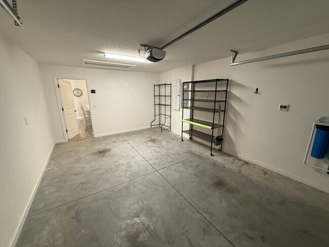 Building Photo - Fully Furnished, 3 Bed, 2 Bath, Turnkey ANNUAL Lease in the Village of Lake Denham