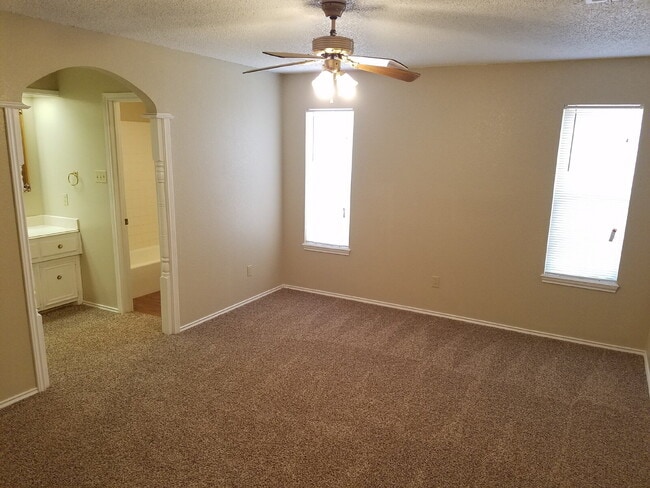 Building Photo - Townhome Located In Shadow Hills Near Take-Out, Walmart & Minutes from W. Loop 289 Access!