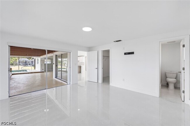Building Photo - 1729 Cascade Way