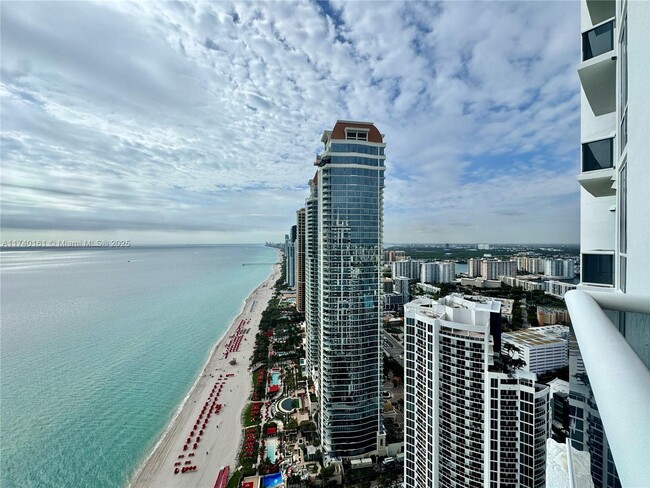 Building Photo - 18101 Collins Ave