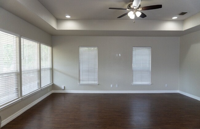 Building Photo - Beacon Hill, 3 Bedroom, 2 Bathroom, 2017 Build, ***Solar Panels, Utilities Average $40 per month***