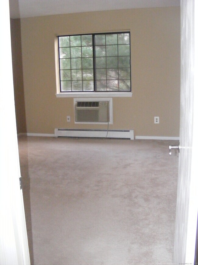 Building Photo - 8 Rollingwood Dr
