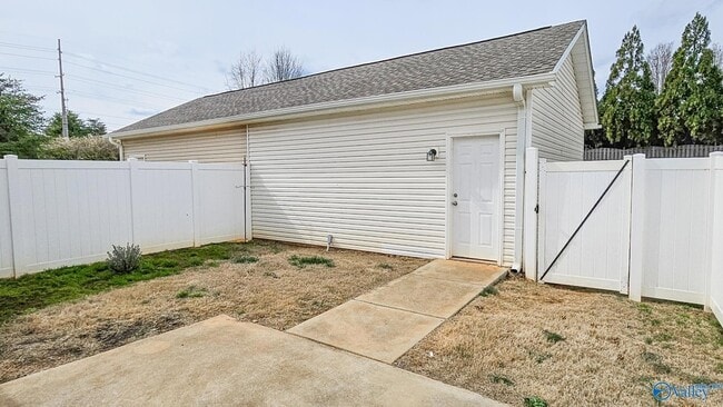 Building Photo - 403 Edgebrook Dr