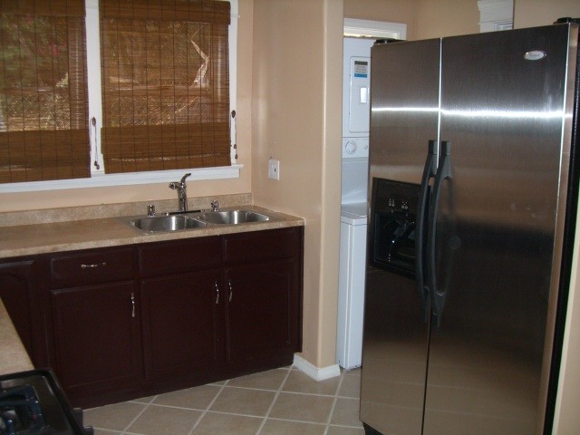 Kitchen - 1345 Portia St