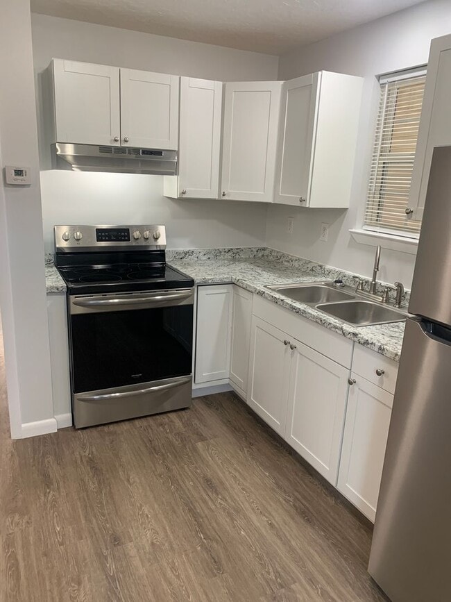 Building Photo - 966 Grayton Rd