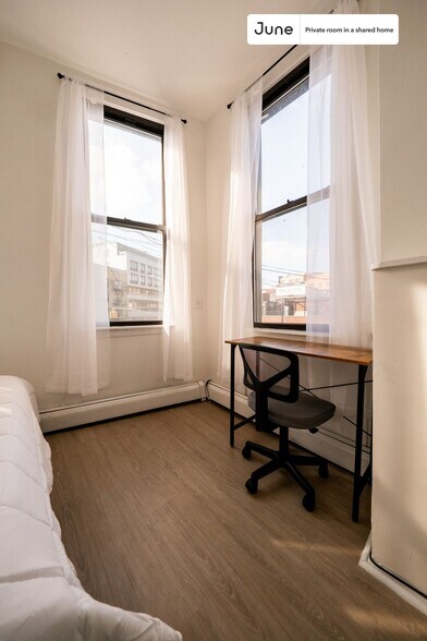 Building Photo - Room in Shared 2 bed/1 bath home in Bushwick