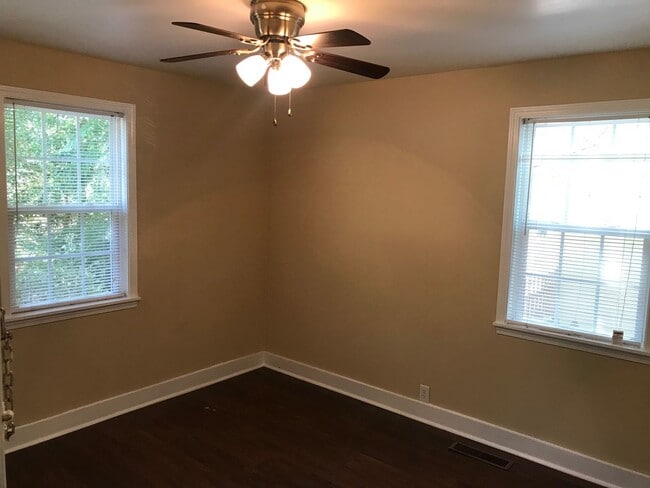 Building Photo - Three Bedroom in the Heart of Five Points