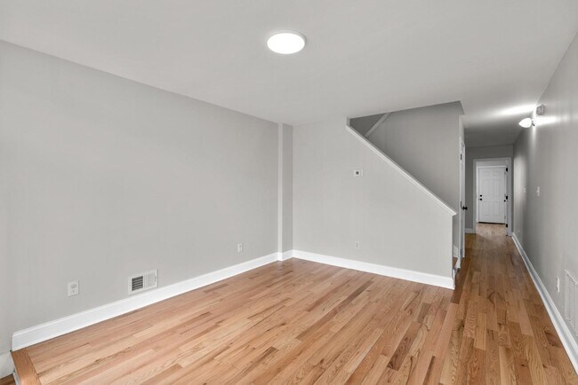 Building Photo - 2518 E Fayette St