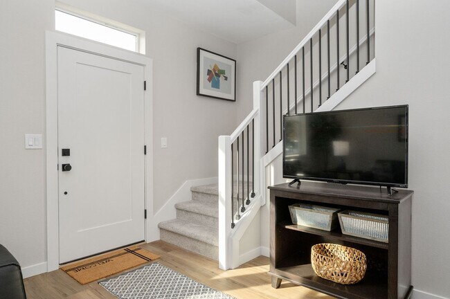 Building Photo - Move In Special- Up to 3 Months Free !!! N...