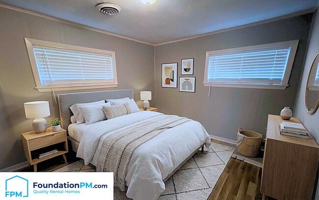 Building Photo - 2412 Gentry Ave