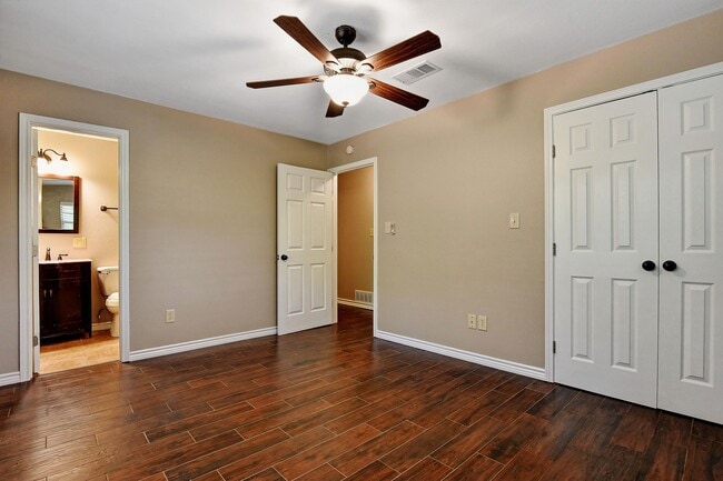 Building Photo - 820 Maple St