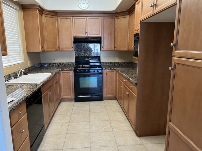 Building Photo - 5422 Hermitage Ave