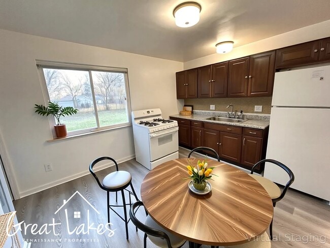 Building Photo - Cozy 3 Bedroom 1 Bathroom now available fo...