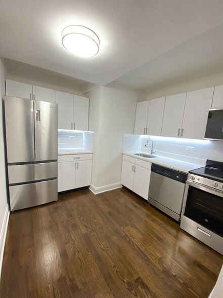 Building Photo - 240 E 82nd St