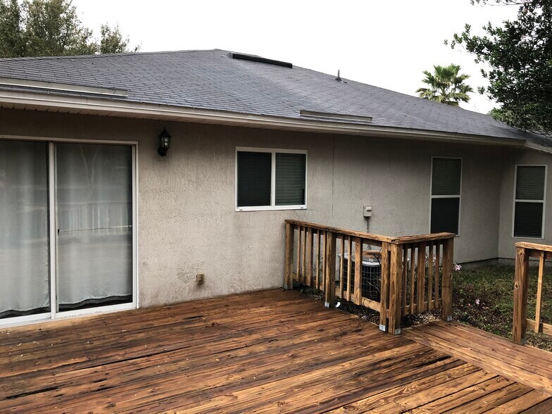 Building Photo - 7037 Beekman Lake Dr