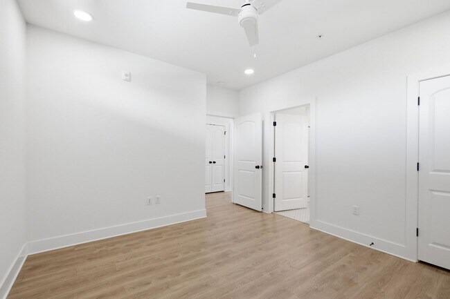 Building Photo - 4704 Sunset Trail