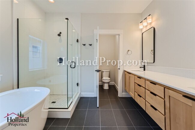 Building Photo - Charming 3-Bedroom Retreat in Quiet Beaverton Neighborhood