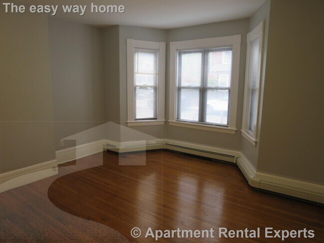 Building Photo - 564 Putnam Ave