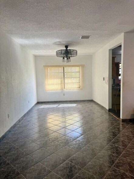 Building Photo - 1398 Normandy Dr