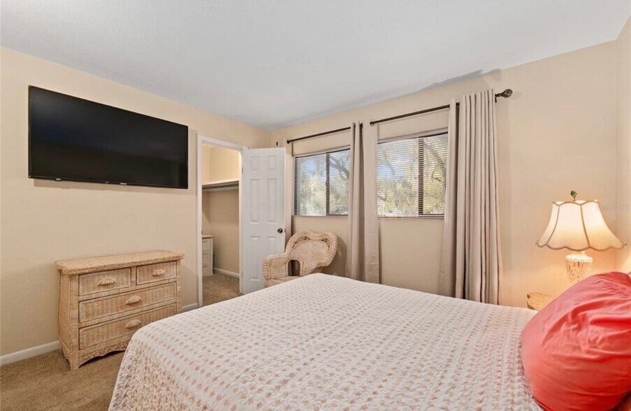 Building Photo - 401 NW 39th Rd