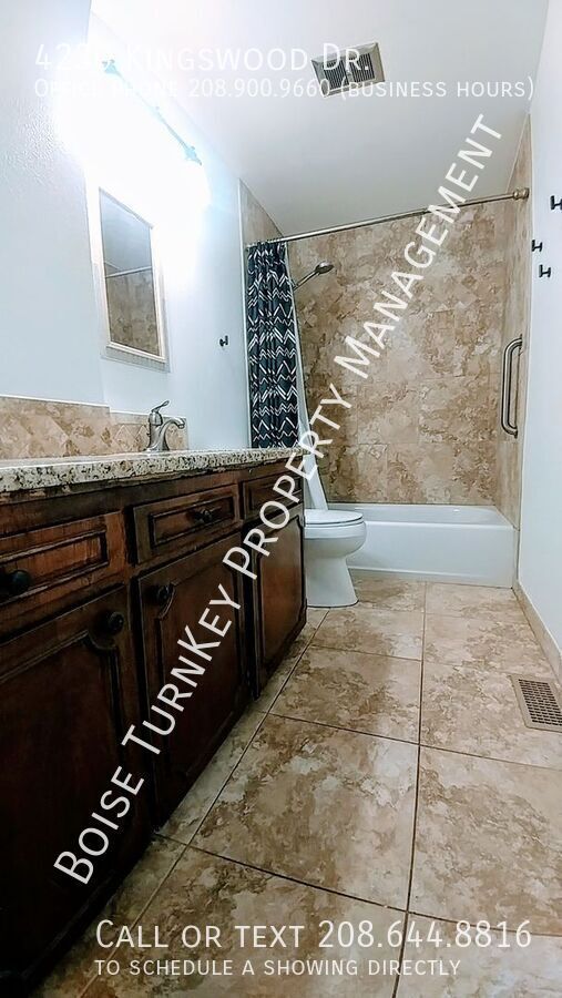 Building Photo - 4230 Kingswood Dr