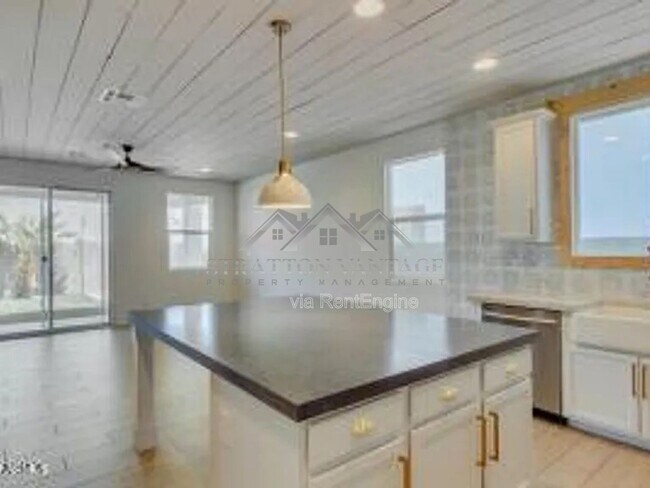 Building Photo - 37755 N Bentgrass Rd