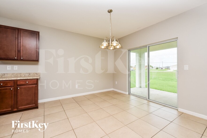 Building Photo - 1028 NW 7th Pl