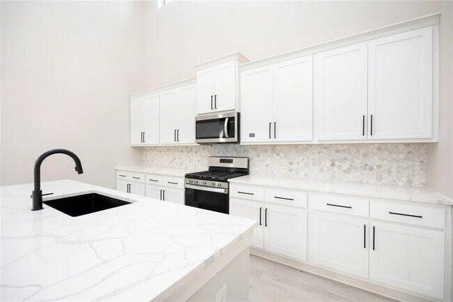 Building Photo - 24130 Elkhorn Gln Ln