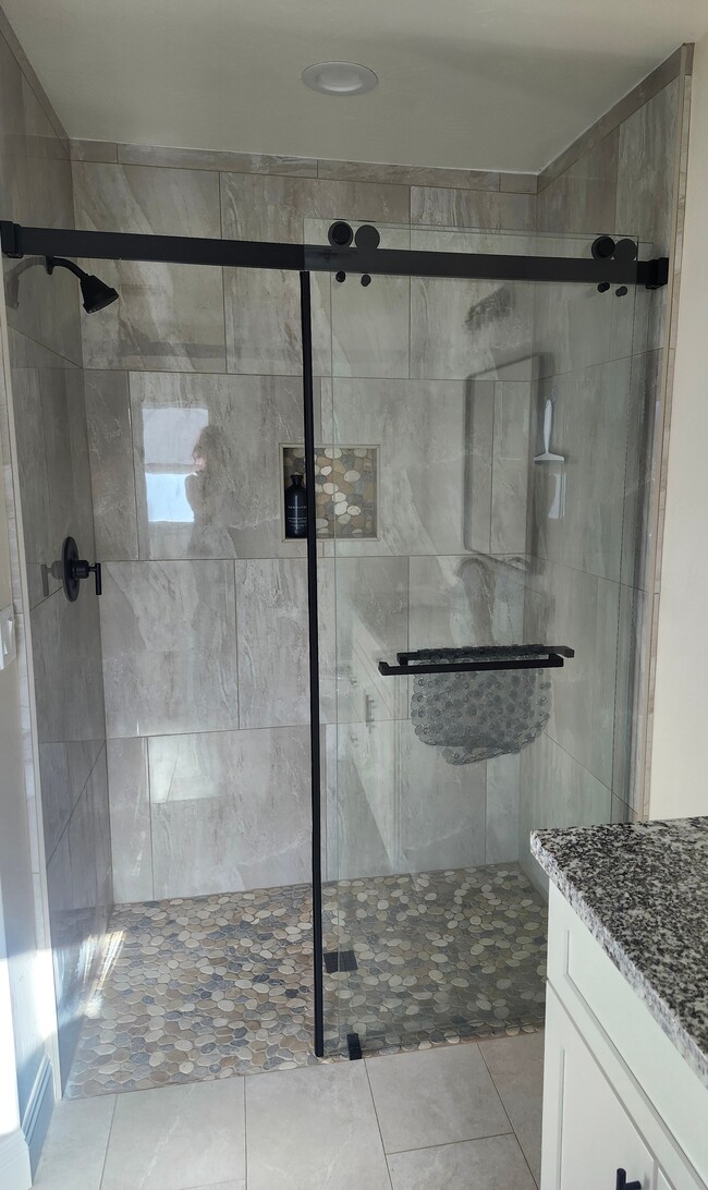 Shower - 27800 Preakness Dr