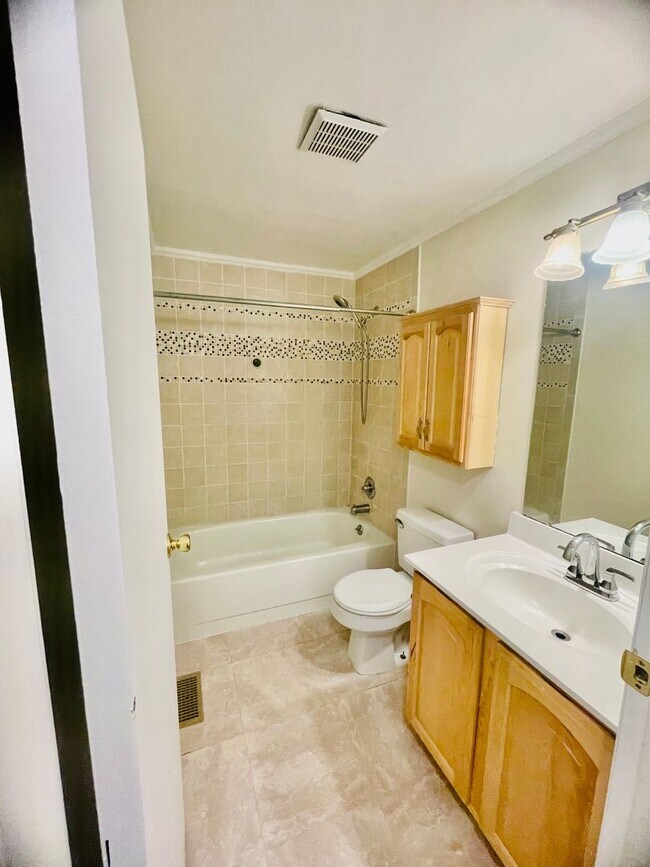 Building Photo - 3 bed- 1.5 Bath- Bridgeville Pa