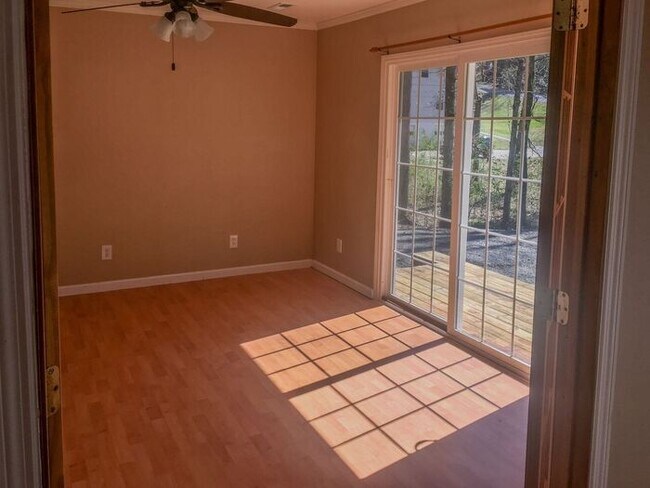 Building Photo - 620 Pine Oaks Dr
