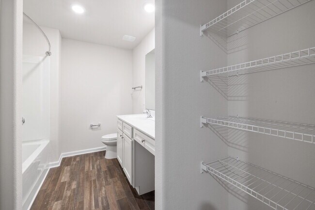Building Photo - 2110 Briar Run Dr