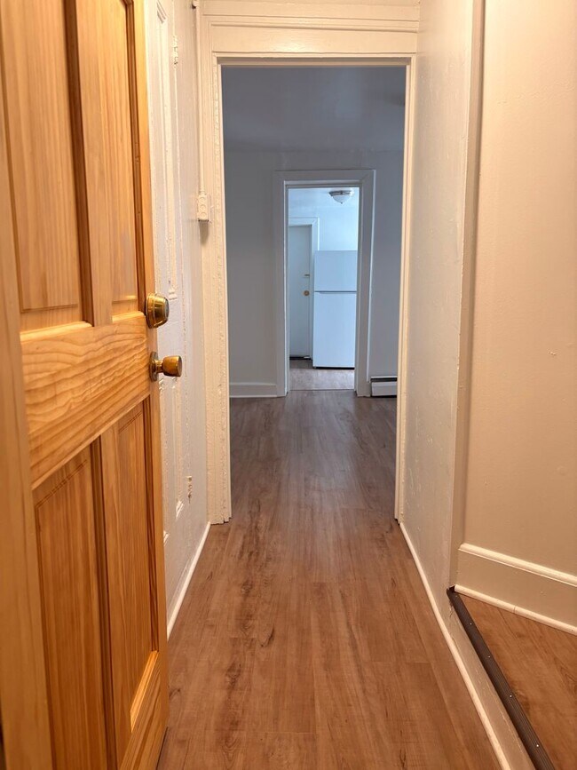 Building Photo - 2nd Floor 3 Bedroom Apartment in Downtown York City