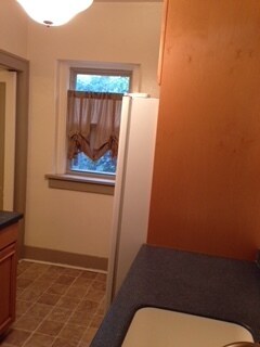 Building Photo - Terrific College Avenue 3 bed/2 bath house - 3 blocks from The Hill