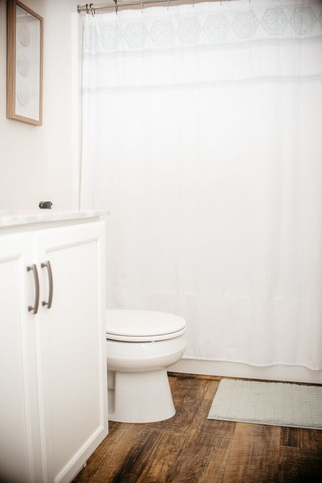 Building Photo - 220 Callie Dr