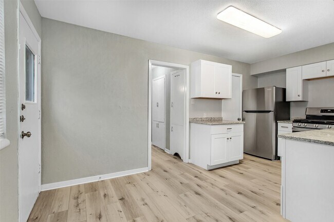 Building Photo - 4916 Worth St