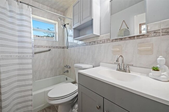 Building Photo - 2 bedroom in Dania Beach FL 33312