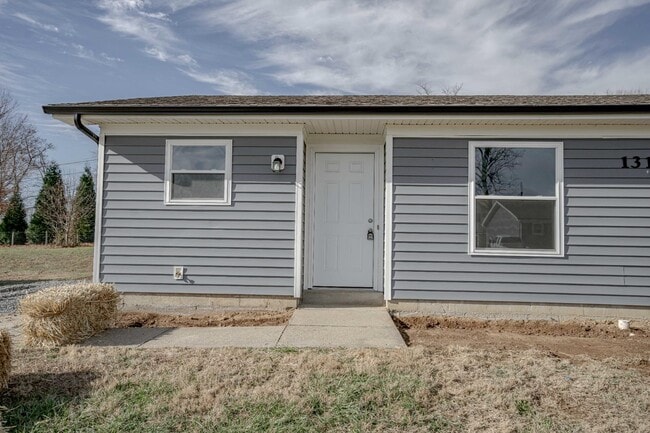 Building Photo - 1312 Farmingdale Dr