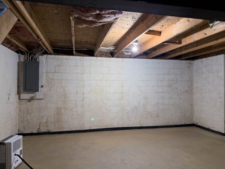 Building Photo - 390 Cardinal Rd